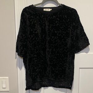 Molly Bracken Elegant Black Floral Short Sleeve Top